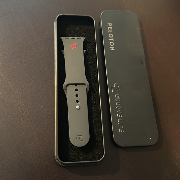 GROOVE LIFE Peloton Apple Watch Band 2.0 BLACK ONLY 40mm NEW never worn - Picture 5 of 8